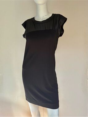 Rachael Roy Classic Black Cap-Sleeve Shift Dress